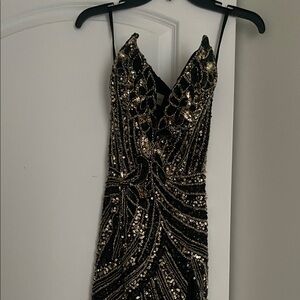 Black and Gold Backless Sleeveless Dress